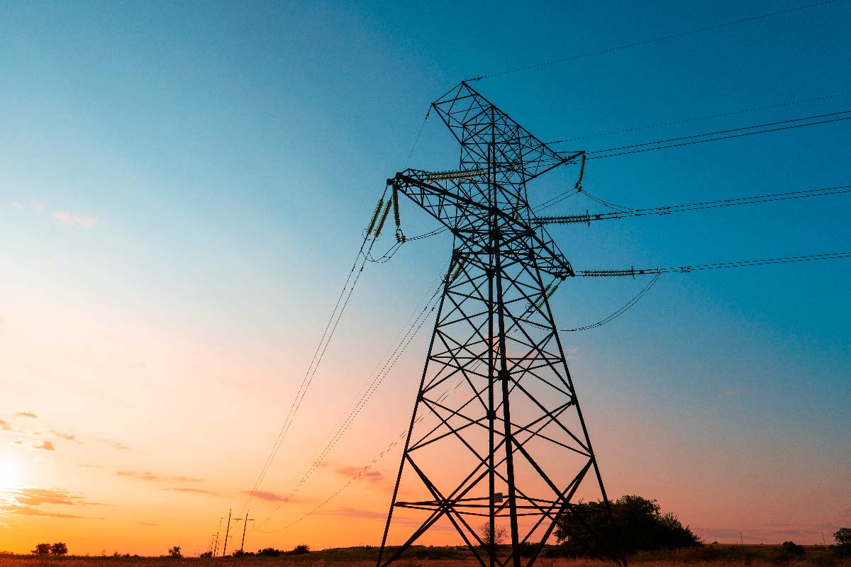Torres Eléctricas, donde los Voltios son una de las medidas mas comunes en la electricidad. Así como los Vatios y los Amperios.