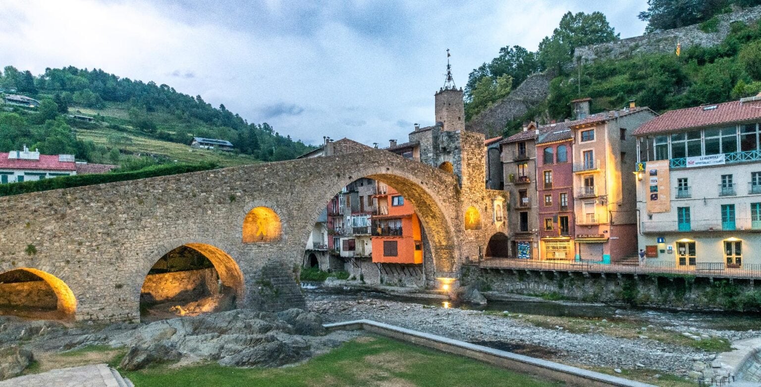 Imagen de un pueblo encantador con una Arquitectura tradicional